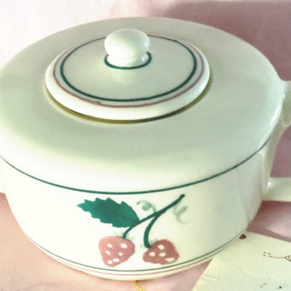 VINTAGE Hartstone Pottery Strawberry Collectible Farmhouse Tea~Coffee Pot Floral